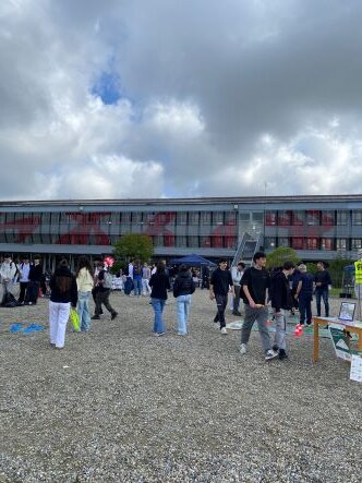au milieu de la cour Bourdelle.jpg